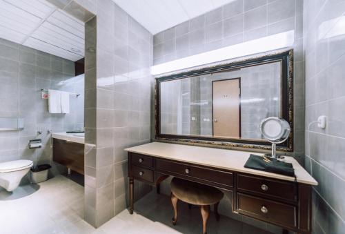 Bathroom, Chinggis Khaan Hotel in Sukhbaatar