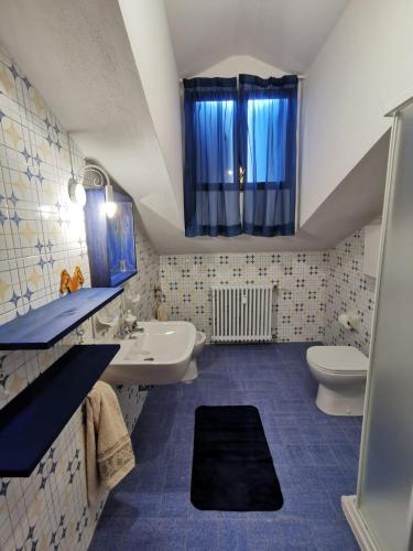 Single Room with Shared Bathroom