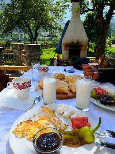 Riverside Guesthouse - image 2