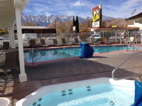 Úszómedence, Dow Villa Motel in Lone Pine (CA)