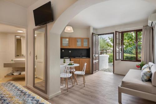 Alianthos Suites - image 5