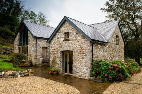 Yr Hen Feudu, Llandybie, West Wales