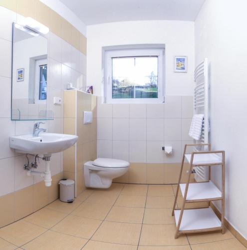 Deluxe Double Room with Shower and Hill View image 1