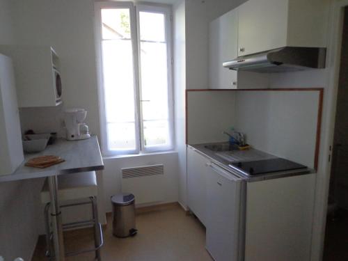 Kitchen, Appartement d'Hotes in Gueret
