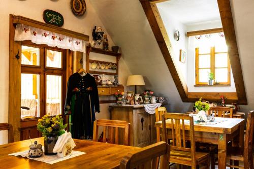 Oberża pod Złotym Prosiakiem (Oberza pod Zlotym Prosiakiem) in Неборув