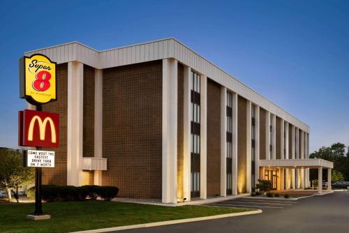 Super 8 by Wyndham Liverpool/Syracuse North Airport in Liverpool, USA