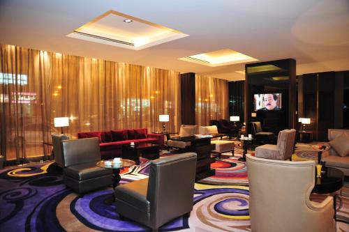 Pub/Lounge, Park House Hotel Suite in Al Wuroud