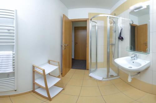 Deluxe Double Room with Shower and Hill View image 3
