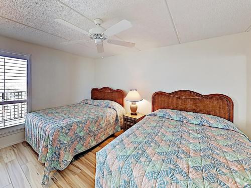 New Listing! Bright & Breezy Condo with Beach Views condo - image 3