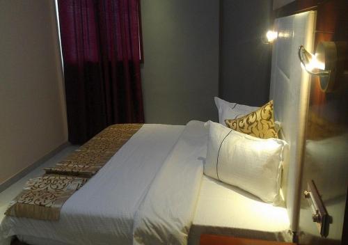 Deluxe Double Room image 10