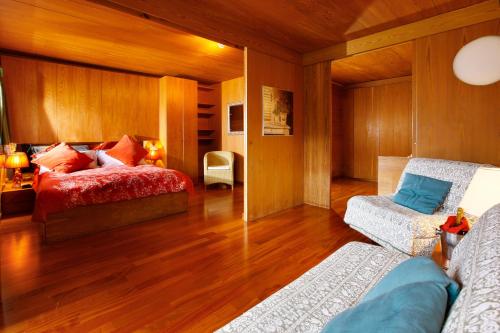 room detail thumbnail 1