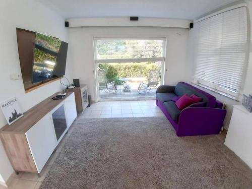 3 bedrooms villa with jacuzzy furnished terrace and wifi at Waterloo gîte à louer Quarante Bonniers