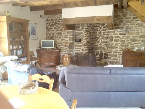 Mansion with 2 bedrooms in MiniacMorvan with furnished terrace and WiFi gîte à louer Le Vieux Bourg