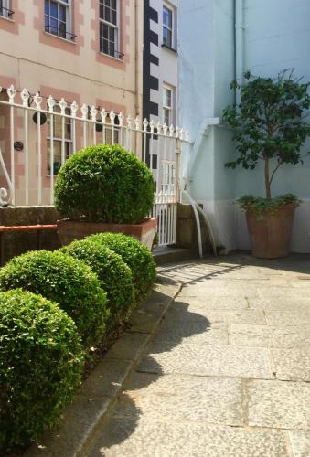 Fabulous Apartment in Historic House in St Aubin in Saint Aubin