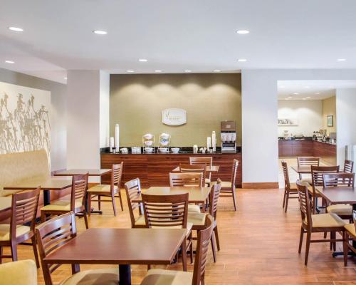 Sleep Inn & Suites Parkersburg - image 8