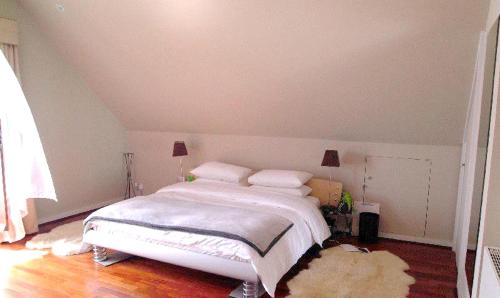 House with 3 bedrooms in Dreux with enclosed garden and WiFi gîte à louer Le Troncey
