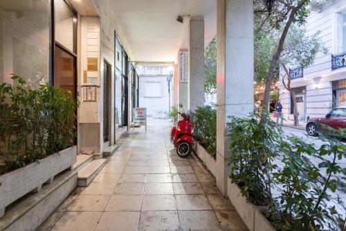 A short walk to Syntagma and Plaka - 100sqm 2 Bdrm Apt by Athenian Home - image 10
