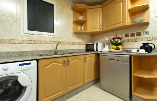 Family Apartment - Three Bedroom image 3