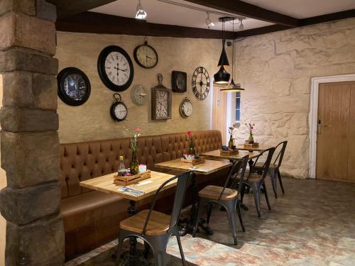 The Golden Fleece Inn - image 2