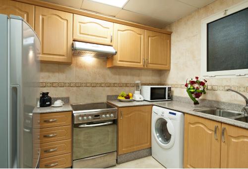 Family Apartment - Three Bedroom image 2