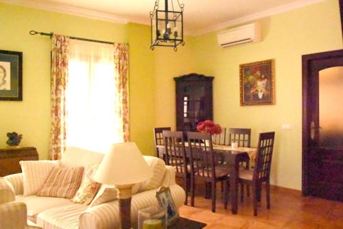 . Charming house in the heart of Peñaflor, Seville with balcony.