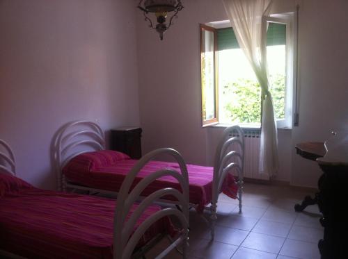 Economy Twin Room with Private External Bathroom image 1