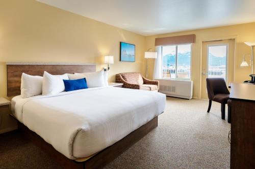 Deluxe King Harbor View Room
