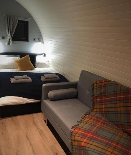 Tomatin Glamping Pods in Томатін