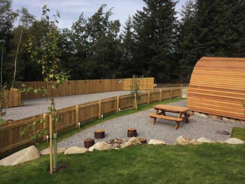 Сад, Tomatin Glamping Pods in Томатін
