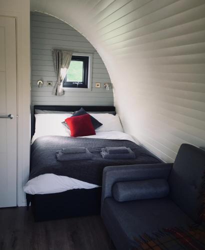 Tomatin Glamping Pods in Томатін