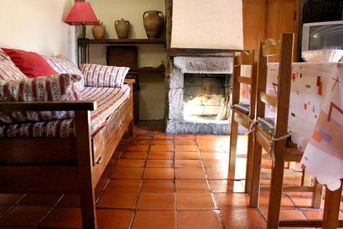 . Cosy apartment in Seia with fireplace and parking