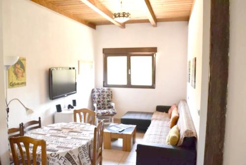  2 bedrooms appartement with city view shared pool and jacuzzi at Ambroz, Pension in Ambroz bei El Jau