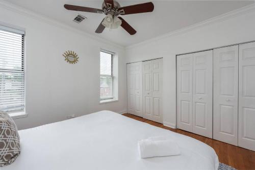 Trendy 3BR Tiffany Retreat - image 2