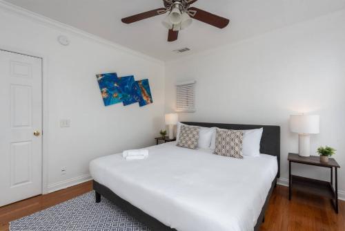 Trendy 3BR Tiffany Retreat - image 9