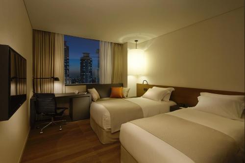 Standard Twin Room with Park View