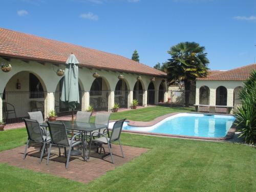 A szálláshely kívülről, Captains Quarters Motor Inn in Cambridge