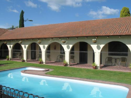 Kert, Captains Quarters Motor Inn in Cambridge