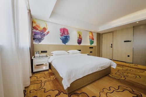 Cheng Bao Hotel Shantou Mixc Branch Set in a prime location of Shantou, Cheng Bao Hotel Shantou Mixc Branch puts everything the city has to offer just outside your doorstep. Offering a variety of facilities and services, the property pr
