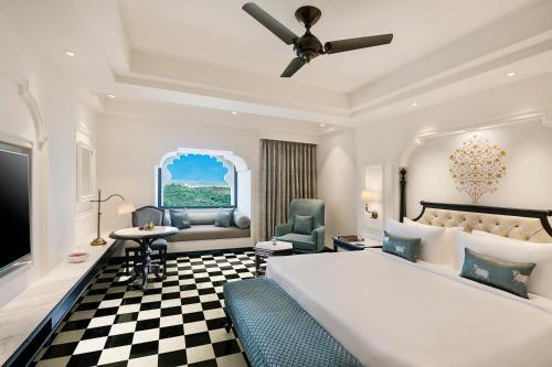 room detail thumbnail 1