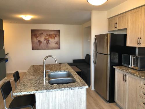 A Hotel Com Modern Decorated 2 Bedroom Home In Great