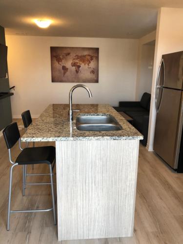 A Hotel Com Modern Decorated 2 Bedroom Home In Great