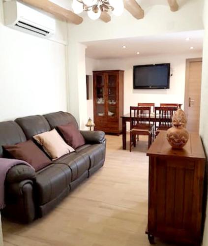  3 bedrooms appartement with enclosed garden at Maspujols in Maspujols