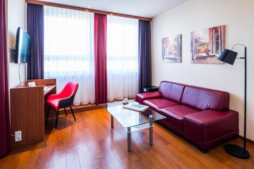 room detail thumbnail 1