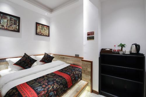 Zou Qu Ye Travel Hotel – Chungking (Chongqing), KY