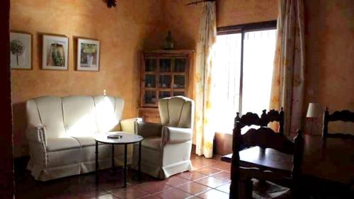 One bedroom house with shared pool and furnished terrace at Estepa