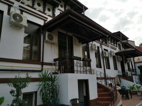 Joe Hostel - image 2