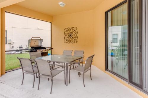 Pleasant home near Disney with private pool