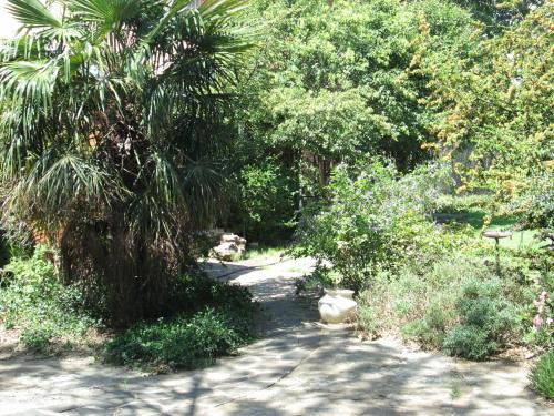 Bedrock B&b is in northren suburb of Bloemfontein just off the N1 freeway.