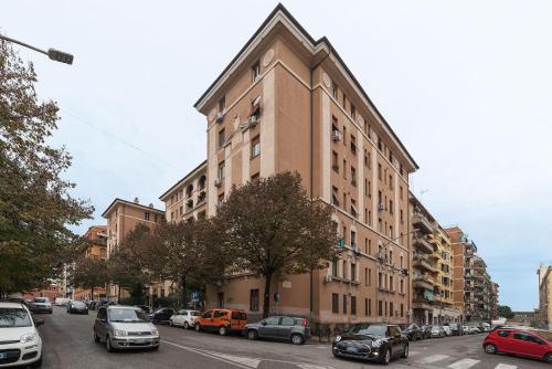 Pigneto Colourful Apartment - image 6