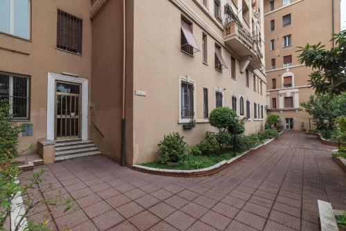 Pigneto Colourful Apartment - image 5